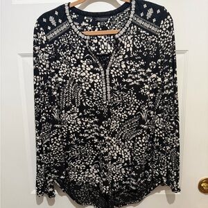 Lucky Brand black-white V neck L top